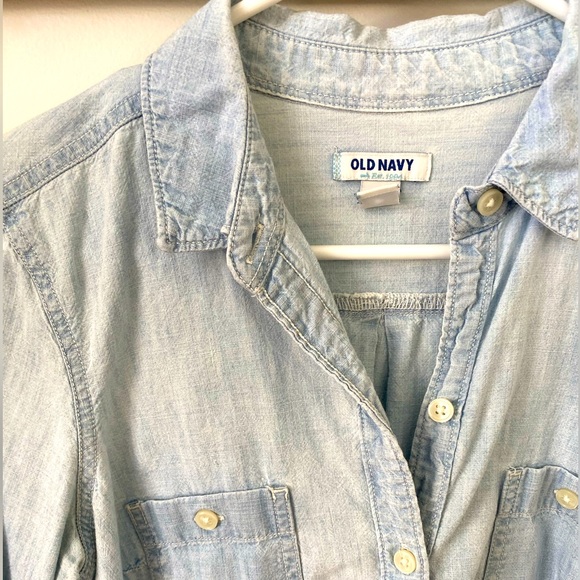 Old Navy Double-Pocket Chambray Shirt - Picture 1 of 4